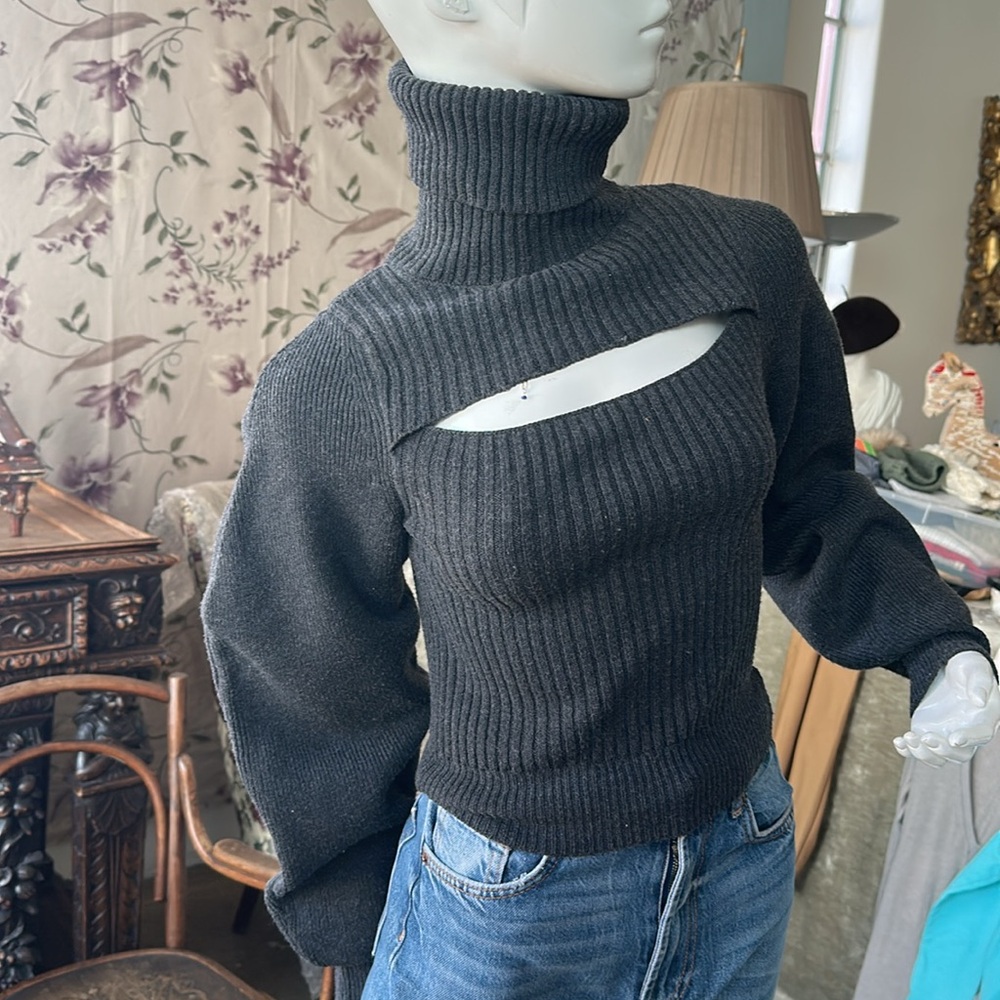Rib Knit Dark Gray Sweaterter Short Waist lengthh Large sleeves Pip front Soft